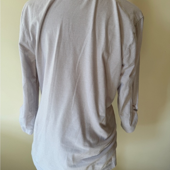 Eddie Bauer women’s set of 4 large shirts - Picture 4 of 15